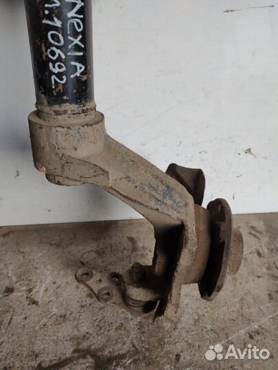 Кулак поворотный передний левый передний левый