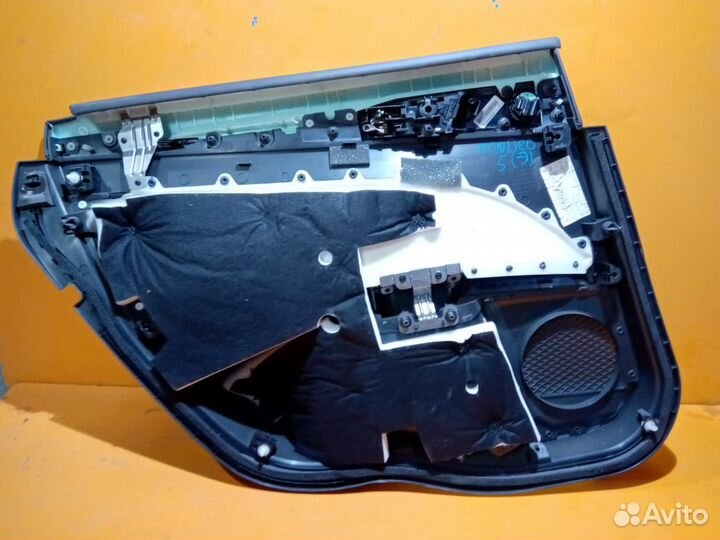 Обшивка задней правой двери на Ford Mondeo 5