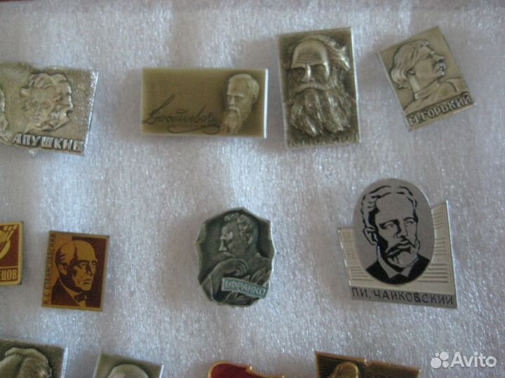 Коллекция значков 