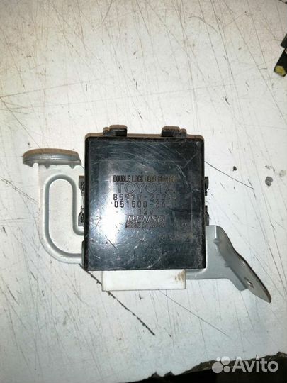 Блок электронный Toyota Avensis l