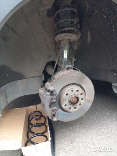 Пружина передня Ауди Q3 1.4 оригиал 5n0411105bg