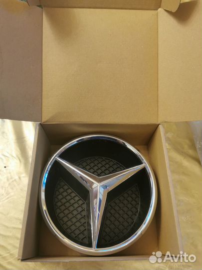 Новая эмблема на решётку