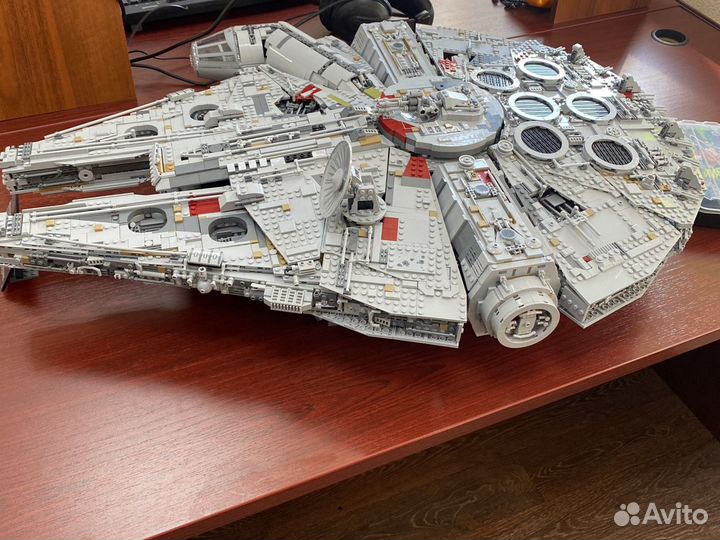 Lego millenium falcon 75192