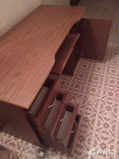 Стол письменный