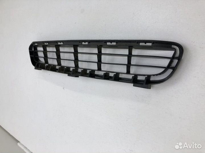 Решетка в бампер центральная Toyota Camry V40