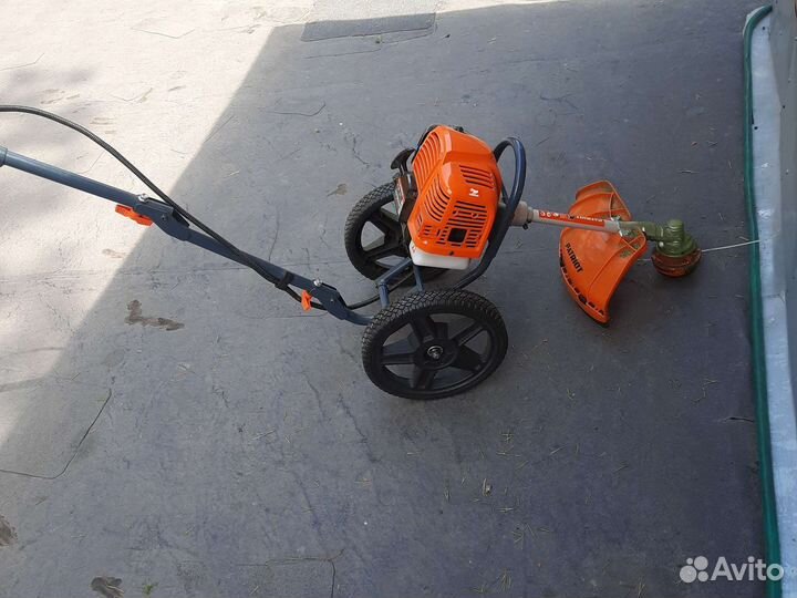 Газонокосилка бензиновая