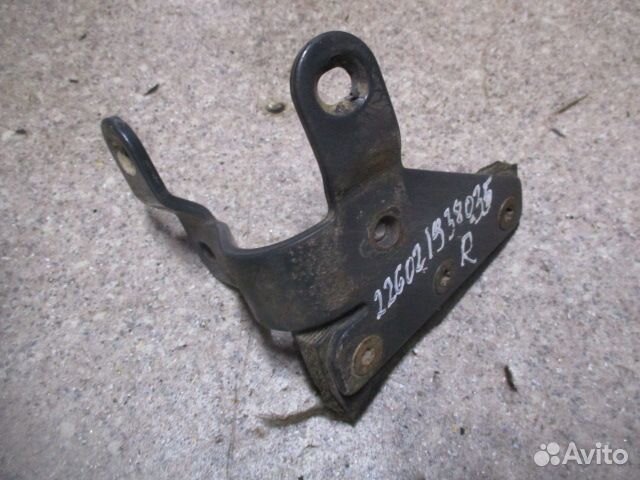 Кронштейн подножки правый Scania 1749596