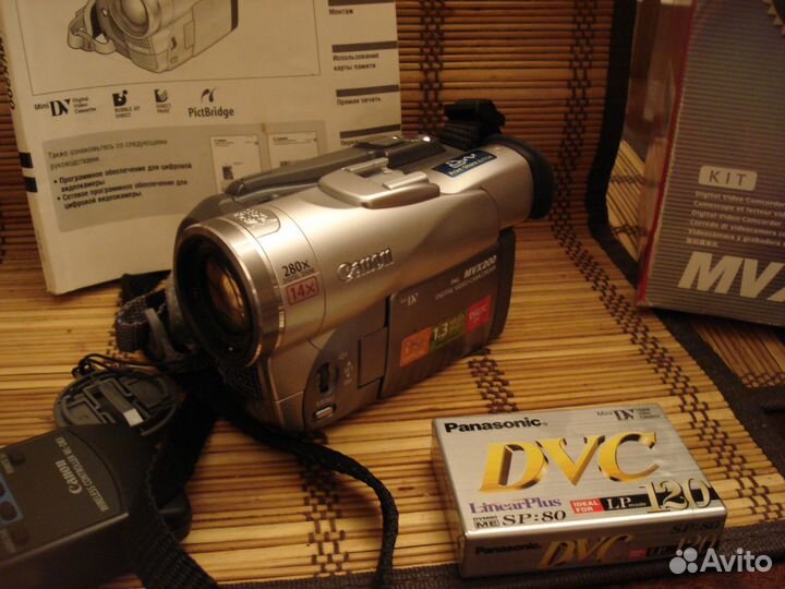 Продаю видеокамеру Canon MVX200