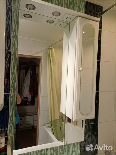 Зеркалов настенное для ванной со шкафчиком