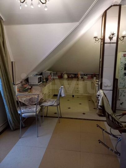 Дом 200 м² на участке 6,3 сот.