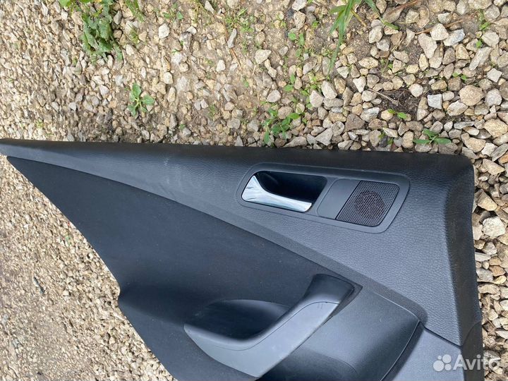 Обшивка двери задняя левая Volkswagen Passat B6