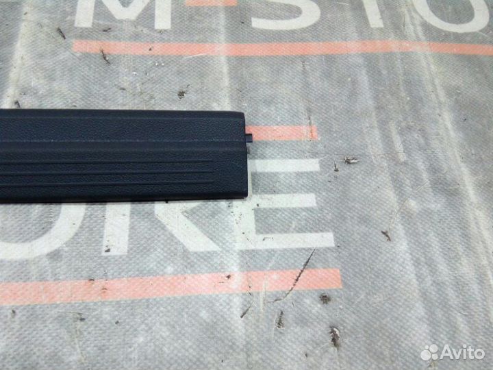 Накладка на порог салона передняя левая