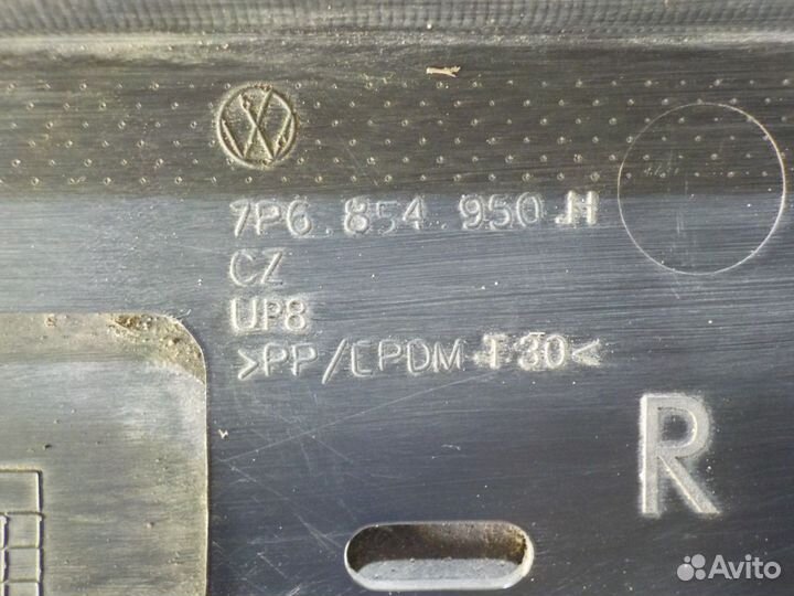 Накладка задней правой двери Фольксваген Туарег 2