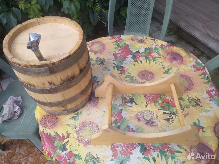 Деревянный бочонок под жидкость
