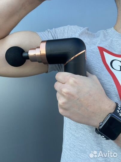 Перкуссионный массажный пистолет