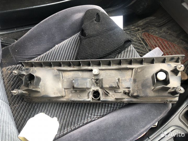 Вставка между стопов Toyota Carina ED