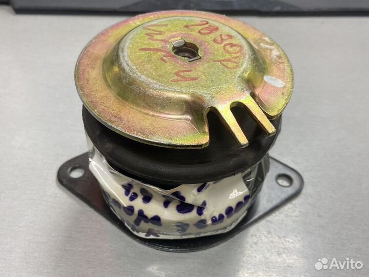 Опора двигателя R vw golf 3 vento