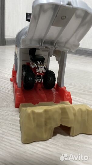 Hot wheels гараж пусковой