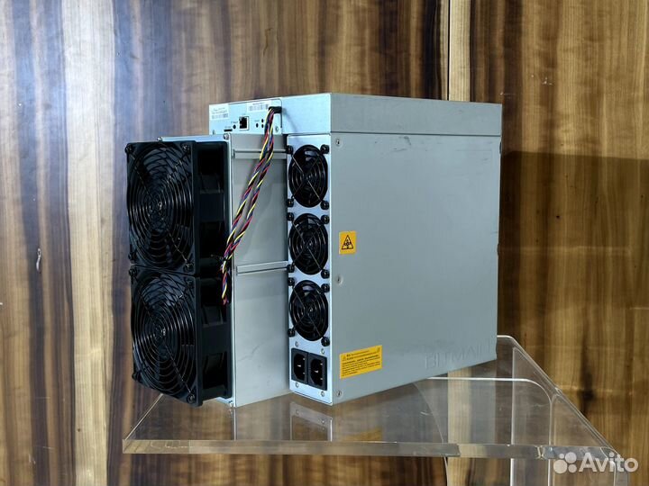 Antminer L7 9050M асик первый скотч