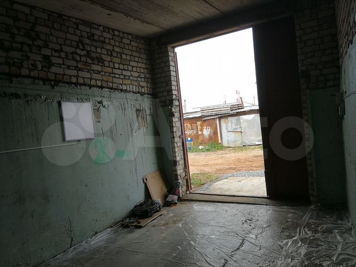 Гараж, > 30 м²
