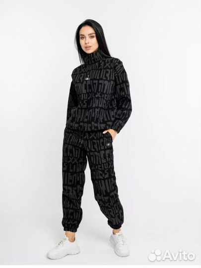 Женский спортивный костюм