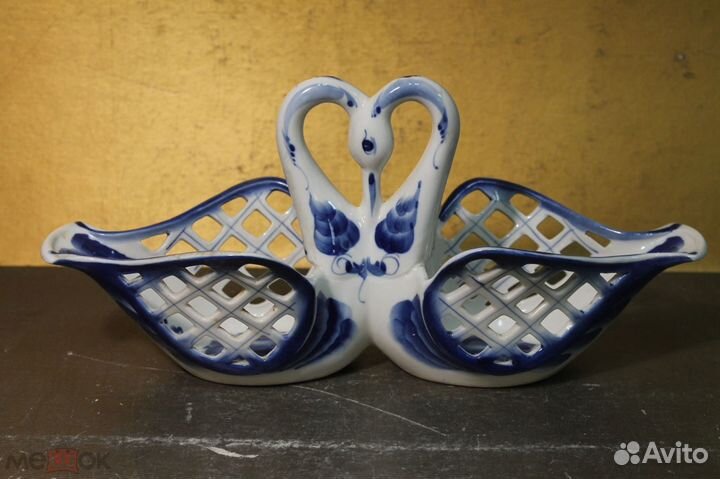 Фарфор гжель конфетница лебеди клеймо АВТОРА СССР