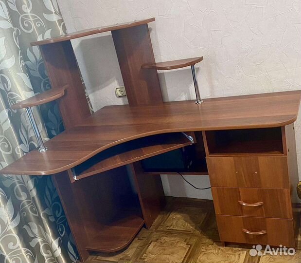 Компьютерный стол