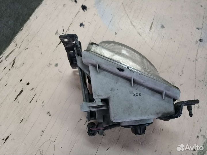 Фара противотуманная правая Mitsubishi Galant