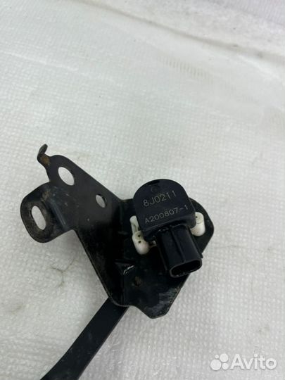 Датчик положения кузова задний Toyota Land Cruiser