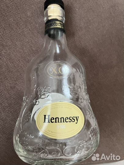 Пустая бутылка из под коньяка Hennessy