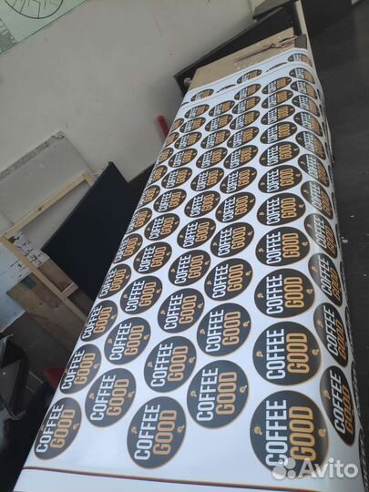 Широкоформатная печать баннеров, этикеток/стикеров