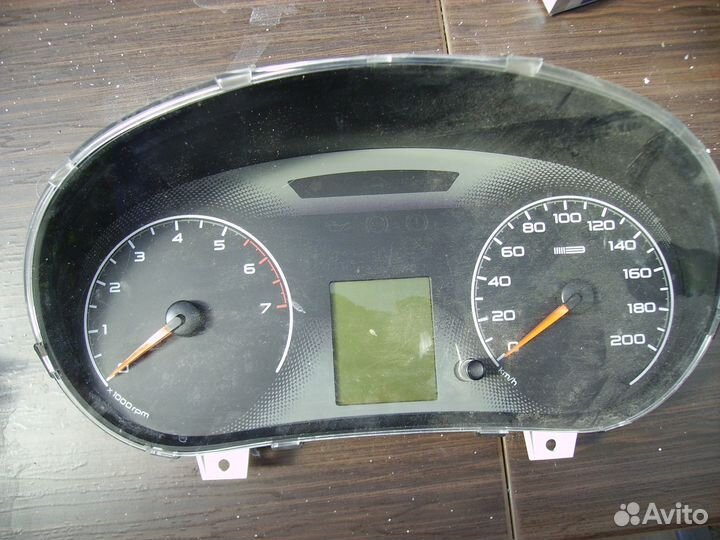 Приборная панель на гранту