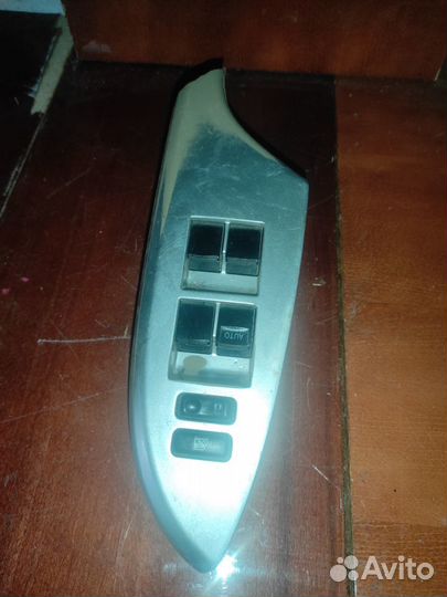 Блок управления стеклоподъемниками передний левый