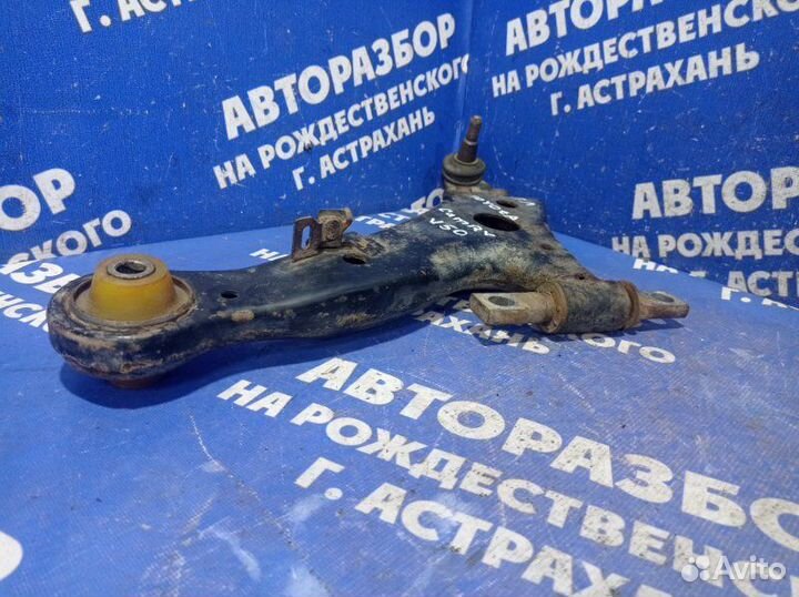 Передний левый рычаг Toyota Camry 30 седан 2AZ-FE