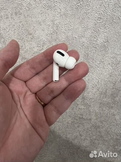 Airpods pro (кейс и левый наушник)