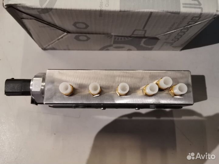Блок клапанов пневмоподвески mercedes A2203200258