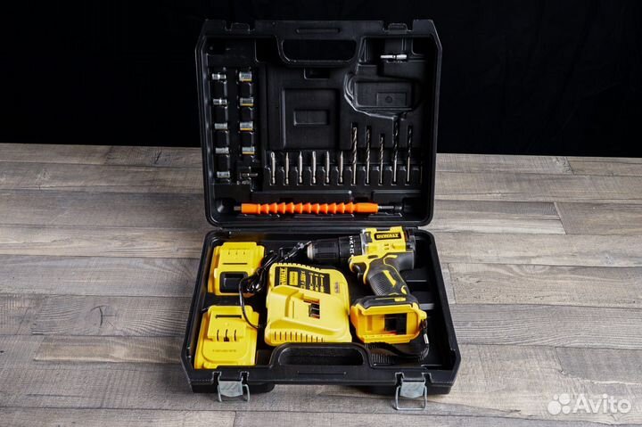 Шуруповерт Dewalt 18v бесщеточный