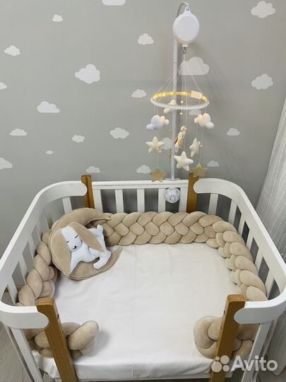 Бортик косичка и подушка в детскую кроватку