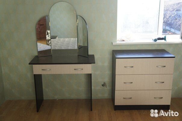 Стол косметический