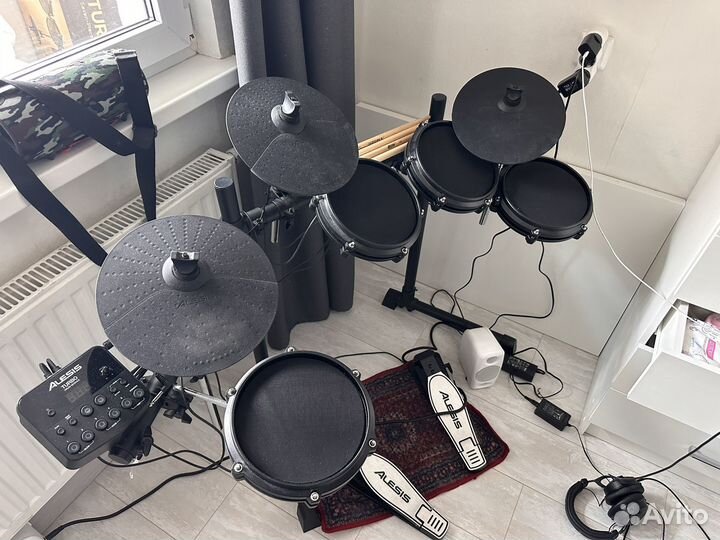 Alesis turbo mesh kit барабанная утсановка