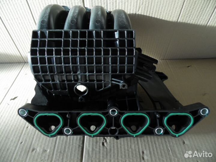 VW Polo Sed 10-15 1.6 Новый впускной коллектор