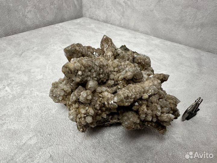 Друза кристаллов кварца с гранатом