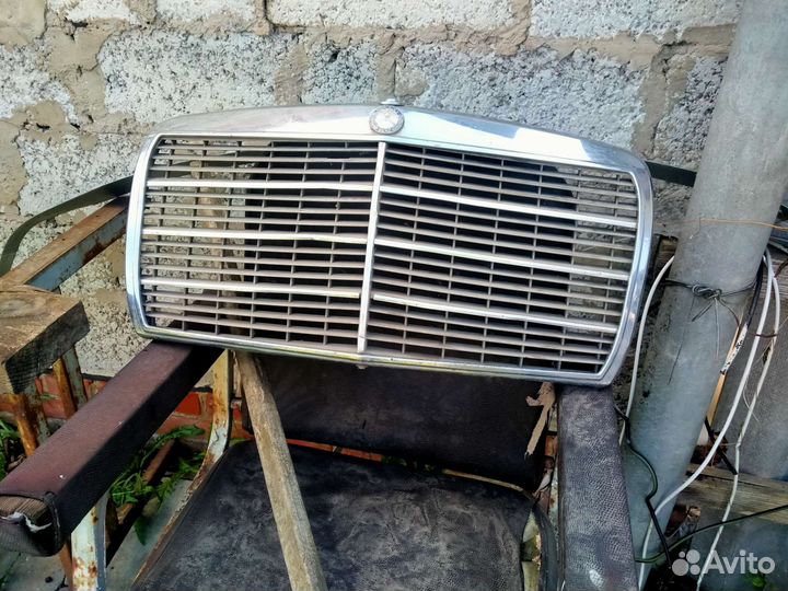 Решетка радиатора mercedes w123