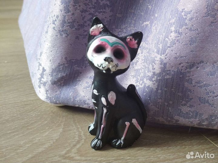 Фигурка кот скелет гот