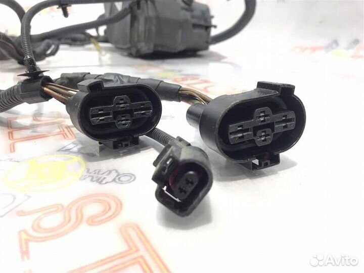 Блок предохранителей под капотом Porsche Cayenne