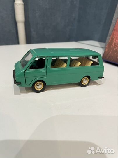 Модель автомобиля Раф 1:43 СССР