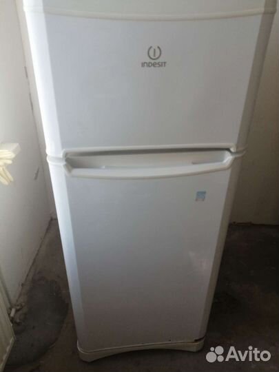 Холодильник бу indesit