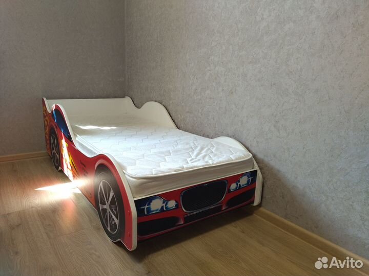 Детская кровать машинка с матрасом