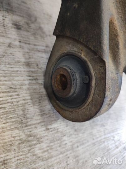 Цапфа задняя правая Toyota Avensis T25 2AZ-FSE