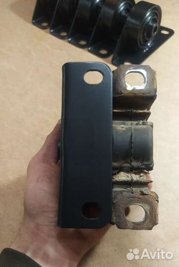 Кастомные опоры подрамника Опель Омега